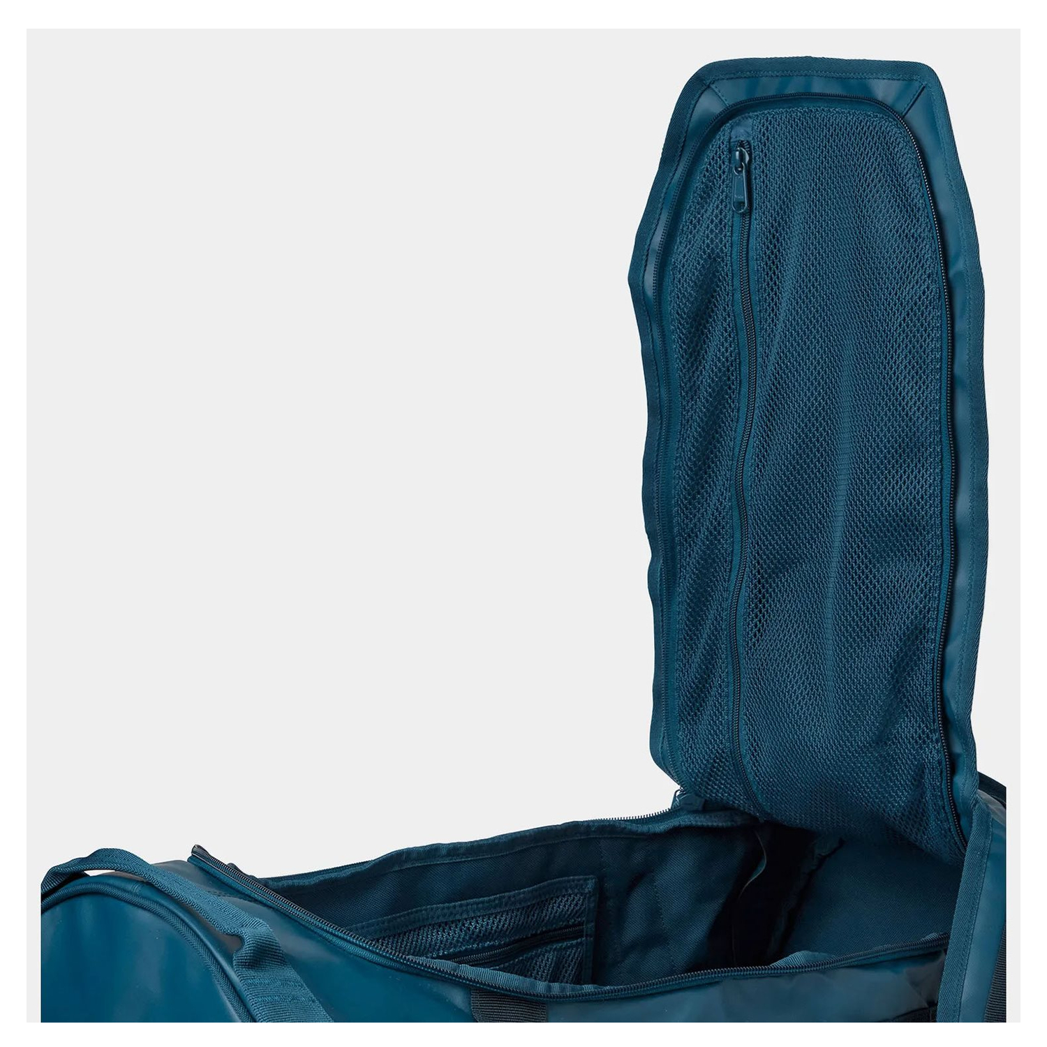 Helly Hansen Duffel Bag 2 90L deep dive