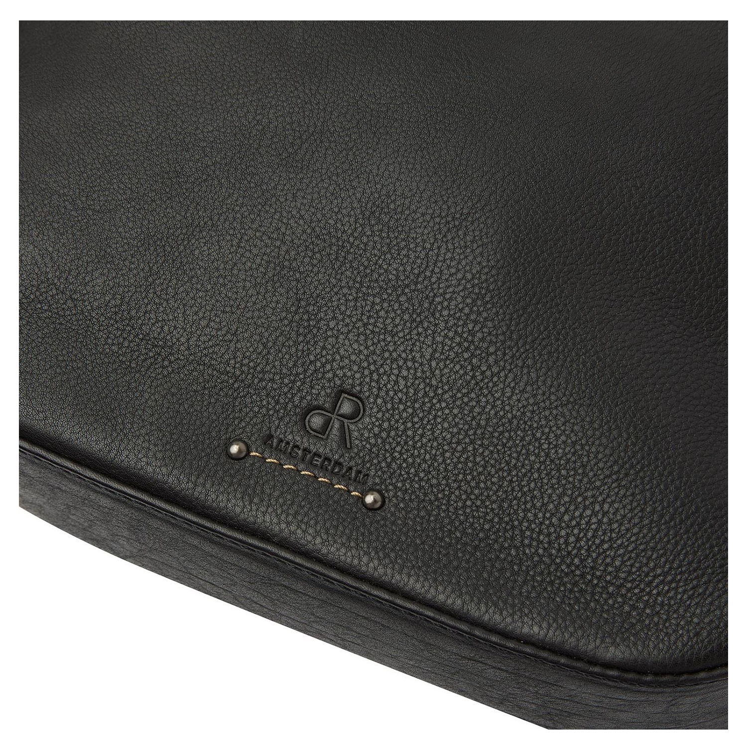 933688black_4