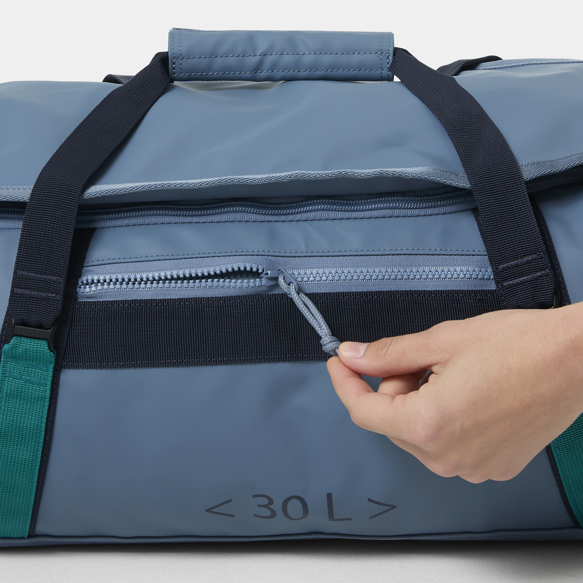 Helly Hansen Duffel Bag 2 30L washed navy 68006-601 | Travelbags.nl